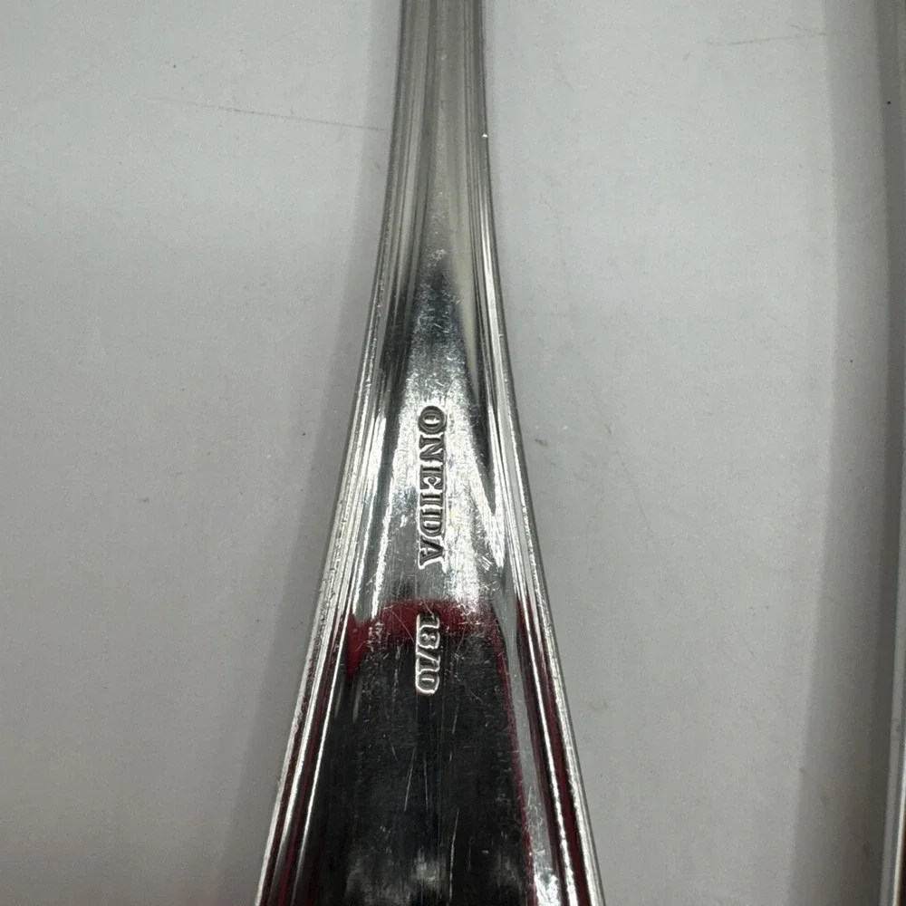 Oneida‎ FLAMBE 4 Soup Spoons Glossy 18/10 Stainless Steel Flatware